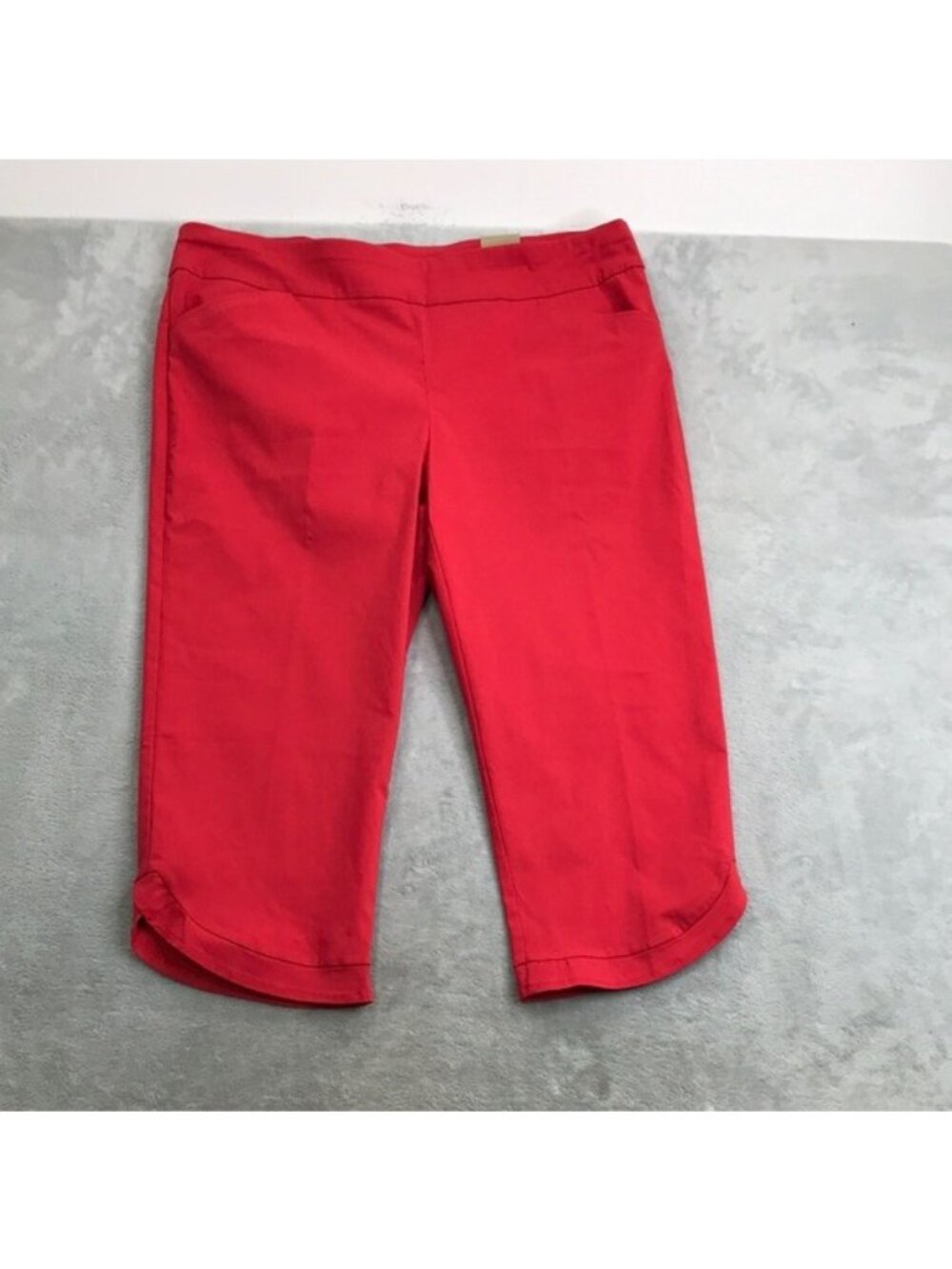 Chico's Josie Capri's with Curved Hem Red Size XL New